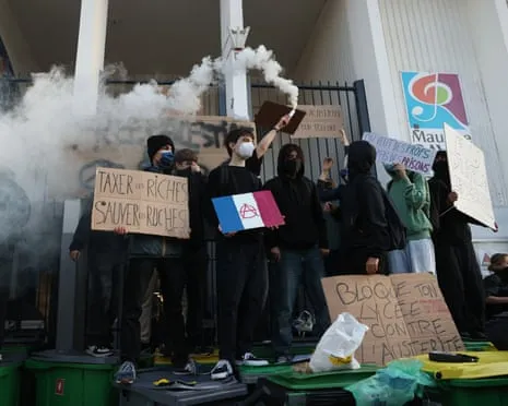 New France's PM Faces Intense Pressure as Nationwide Strikes Paralyze Education and Transportation